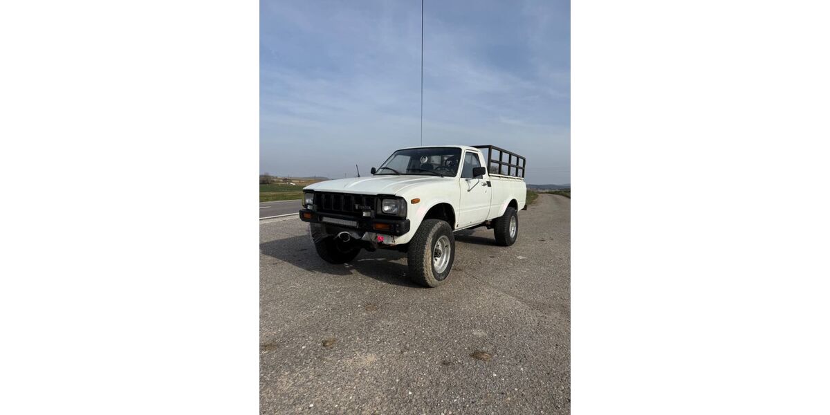 Toyota Hilux 174.700 km 11.900 &euro; Kraichtal 76703