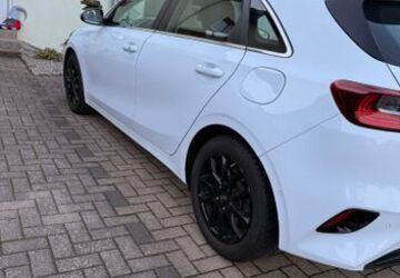 Kia ceed / Ceed 120.000 km 14.300 &euro; Ölbronn 75248