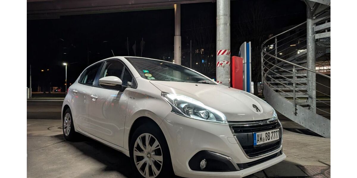 Peugeot 208 85.000 km 8.500 &euro; Karlsruhe 76131