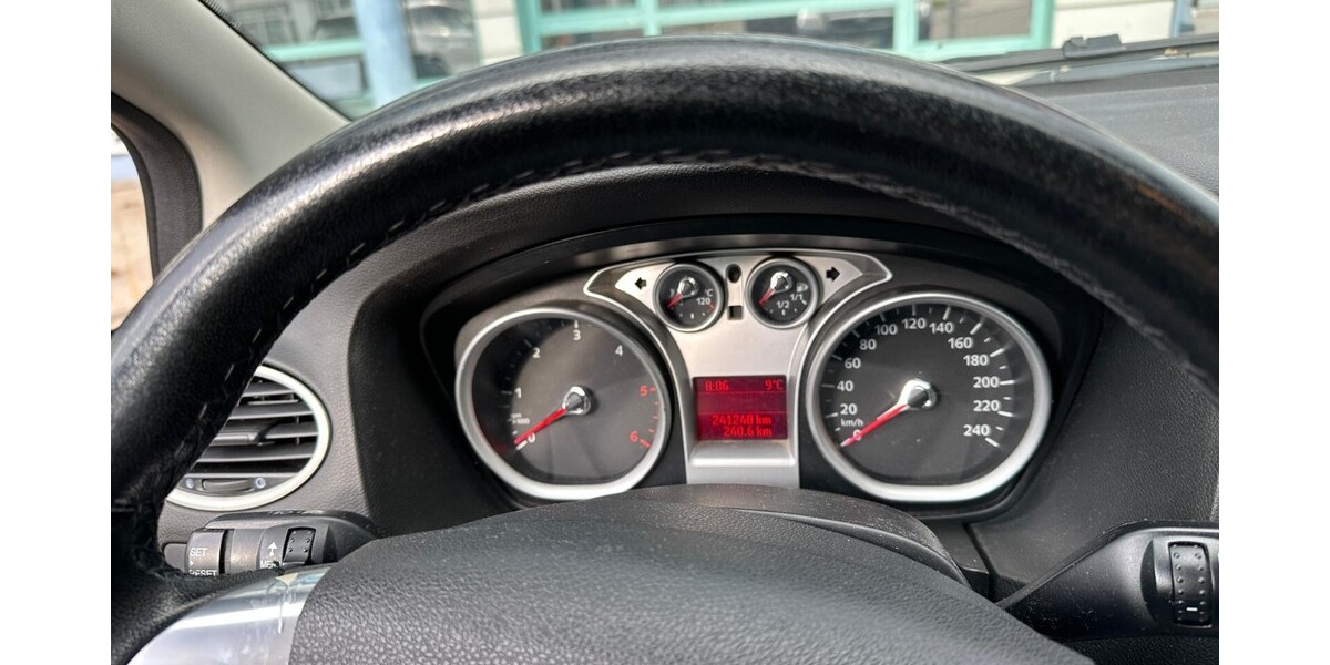 Ford Focus Stufenheck 245.000 km 2.000 &euro; Rheinstetten 76287