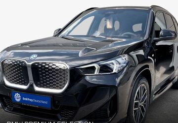 BMW iX1 7.607 km 52.990 &euro; Ettlingen 76275