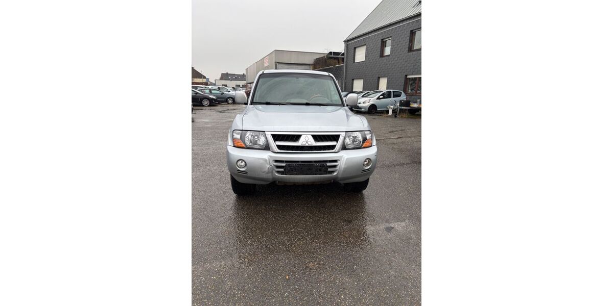 Mitsubishi Pajero 400.000 km 2.999 &euro; Landau 76829