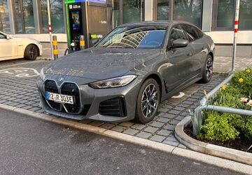 BMW i4 26.325 km 43.900 &euro; Karlsruhe 76137