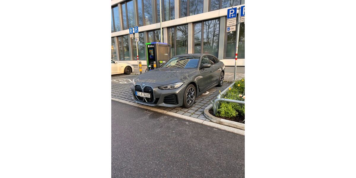 BMW i4 26.325 km 43.900 &euro; Karlsruhe 76137