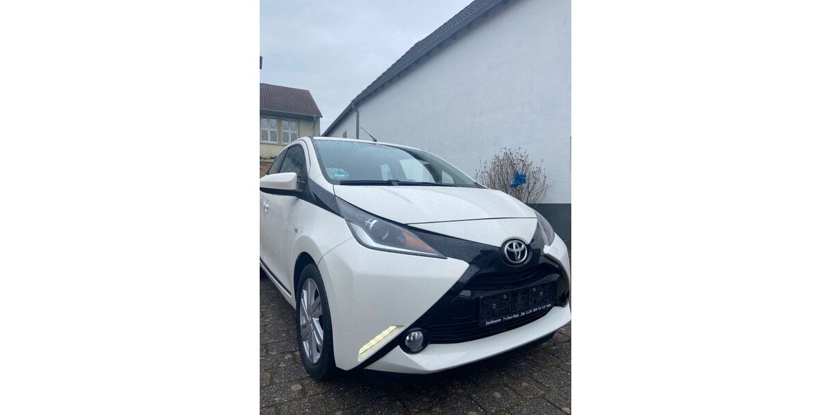 Toyota Aygo (X) 72.700 km 7.100 &euro; Vollmersweiler 76744