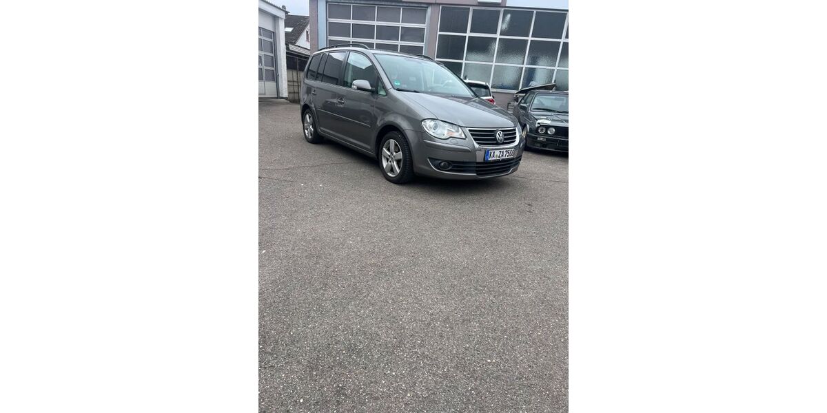 VW Touran 212.000 km 4.500 &euro; Karlsruhe 76135