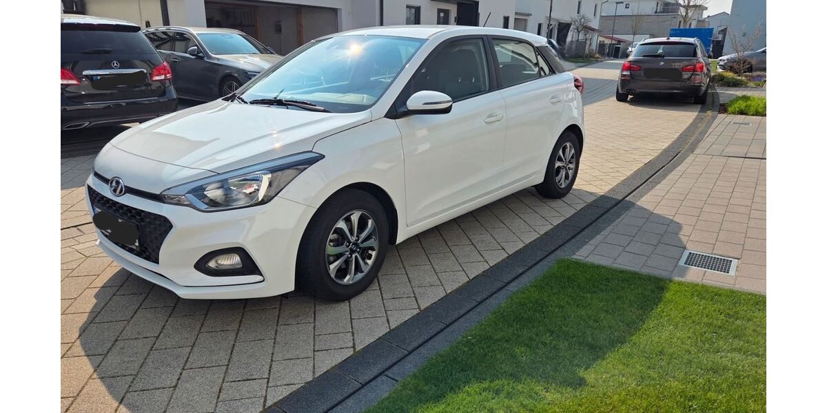 Hyundai i20 53.000 km 9.999 &euro; Ötigheim 76470