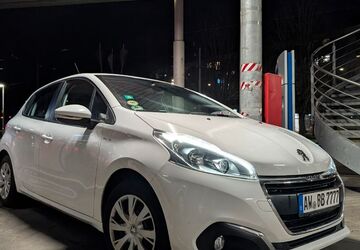 Peugeot 208 84.000 km 6.100 &euro; Karlsruhe 76131