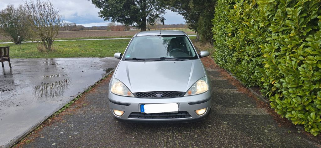 Ford Focus 145.000 km 2.150 &euro; Graben 76676