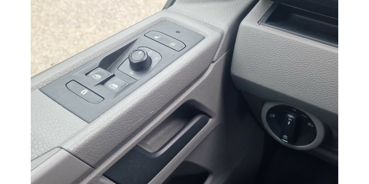 VW T6 Kombi 2.0 TDI Klima Standheizung AHK 6 Sitze 110.000 km 21.599 &euro; Landau 76829