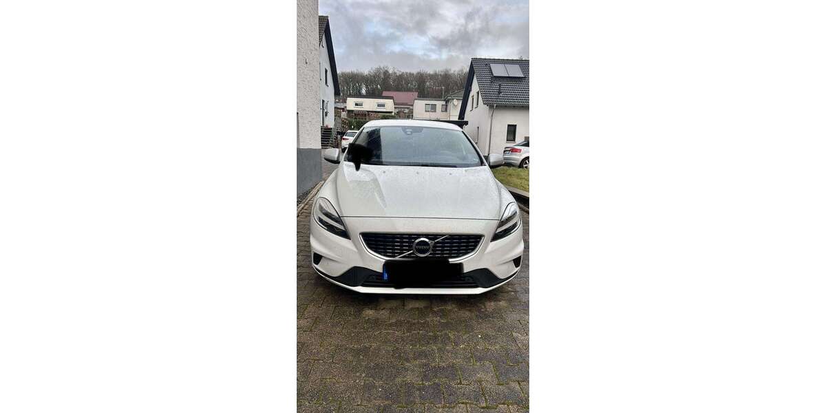 Volvo V40 89.000 km 16.500 &euro; Kämpfelbach 75236