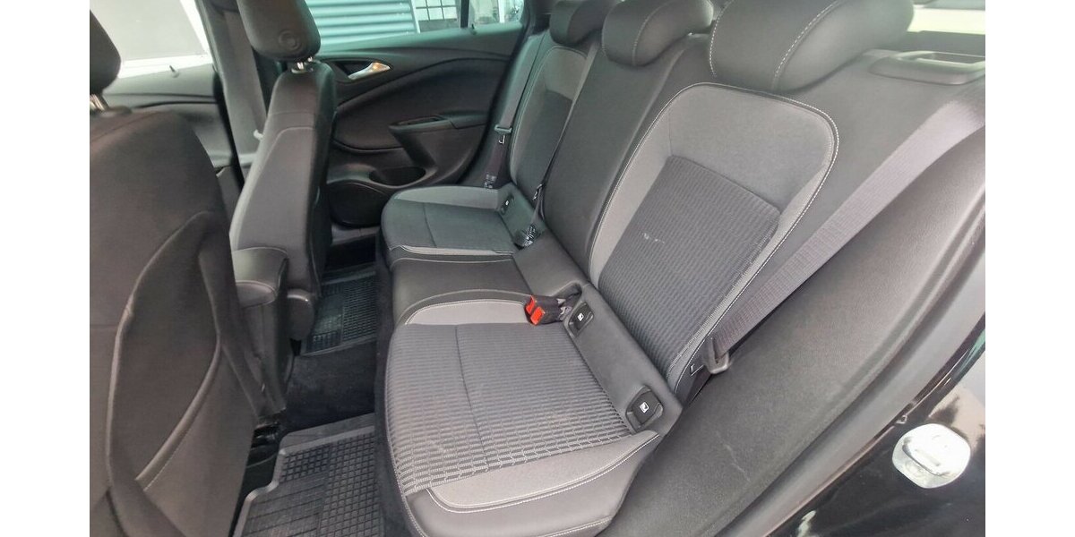 Opel Astra 1.2 Sports Tourer Klimaauto NAVI AHK LED 53.000 km 15.899 &euro; Landau 76829