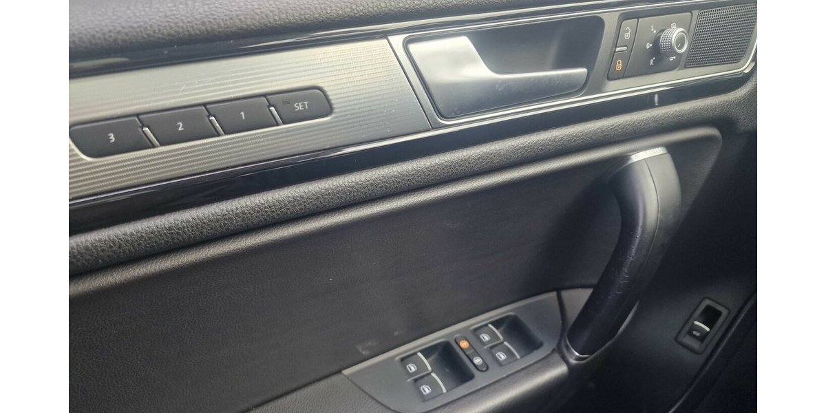 VW Touareg V6 TDI R-Line NAVI Luftfederung AHK 190.000 km 19.998 &euro; Landau 76829