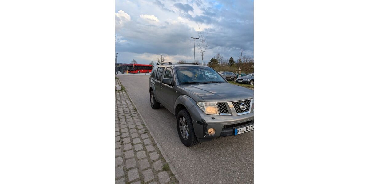 Nissan Pathfinder 410.000 km 2.500 &euro; Karlsruhe 76131