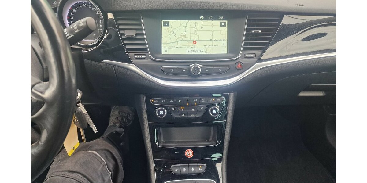 Opel Astra 1.2 Sports Tourer Klimaauto NAVI AHK LED 53.000 km 15.899 &euro; Landau 76829