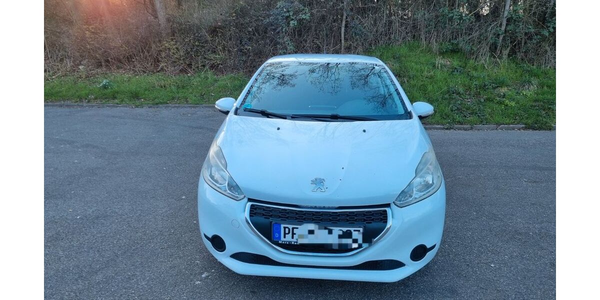 Peugeot 208 176.000 km 2.250 &euro; Pforzheim 75173