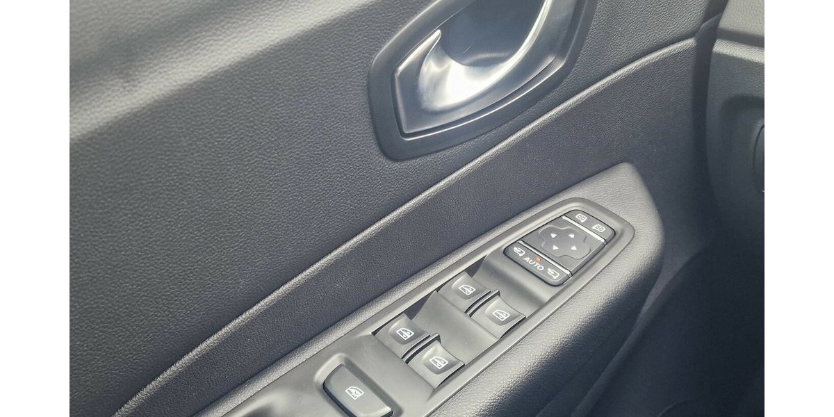 Renault Captur Version S Klimaautomatik LED 77.000 km 14.499 &euro; Landau 76829