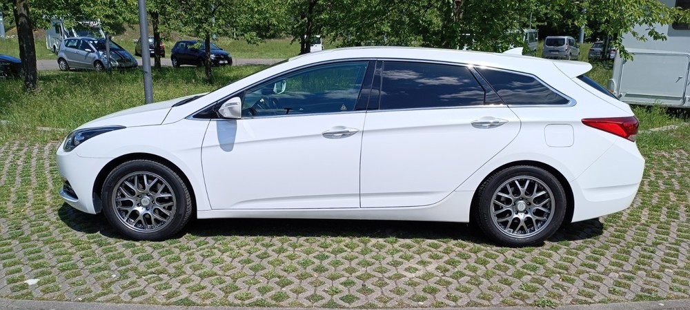 Hyundai i40 166.000 km 10.600 &euro; Karlsruhe 76133