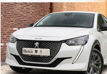 Peugeot e-208 27.271 km 17.490 &euro; Karlsruhe 76131