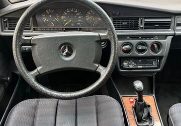 Mercedes-Benz 190 121.000 km 6.800 &euro; Gaggenau 76571