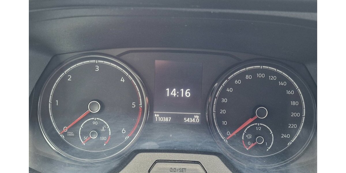 VW T6 Kombi 2.0 TDI Klima Standheizung AHK 6 Sitze 110.000 km 21.599 &euro; Landau 76829