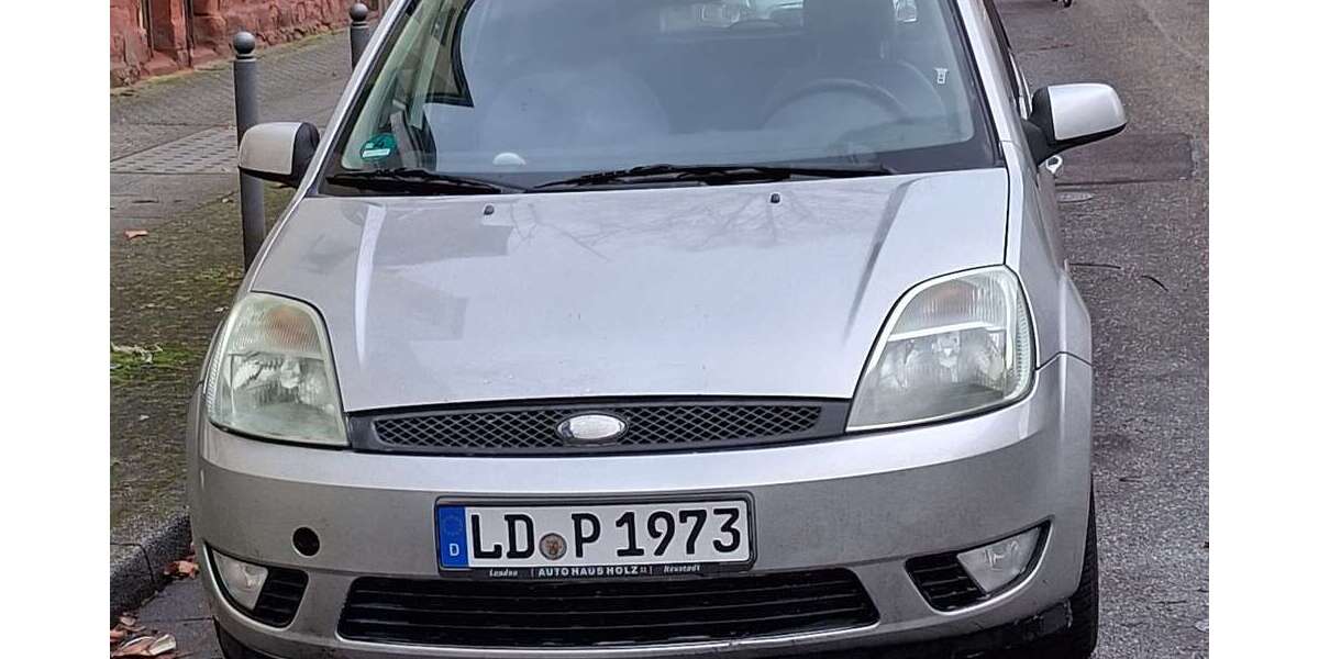Ford Fiesta 157.000 km 1.000 &euro; Landau 76829