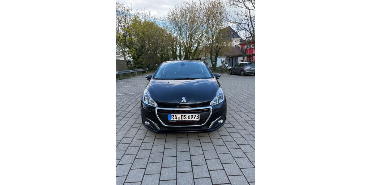 Peugeot 208 90.000 km 8.000 &euro; Rastatt 76437
