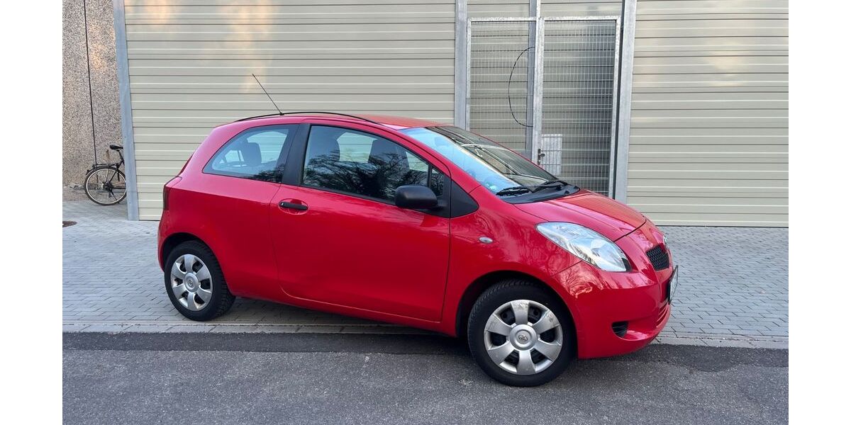 Toyota Yaris 101.000 km 2.800 &euro; Karlsruhe 76131